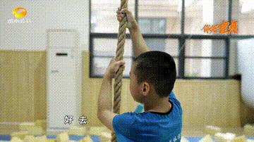 DƬ